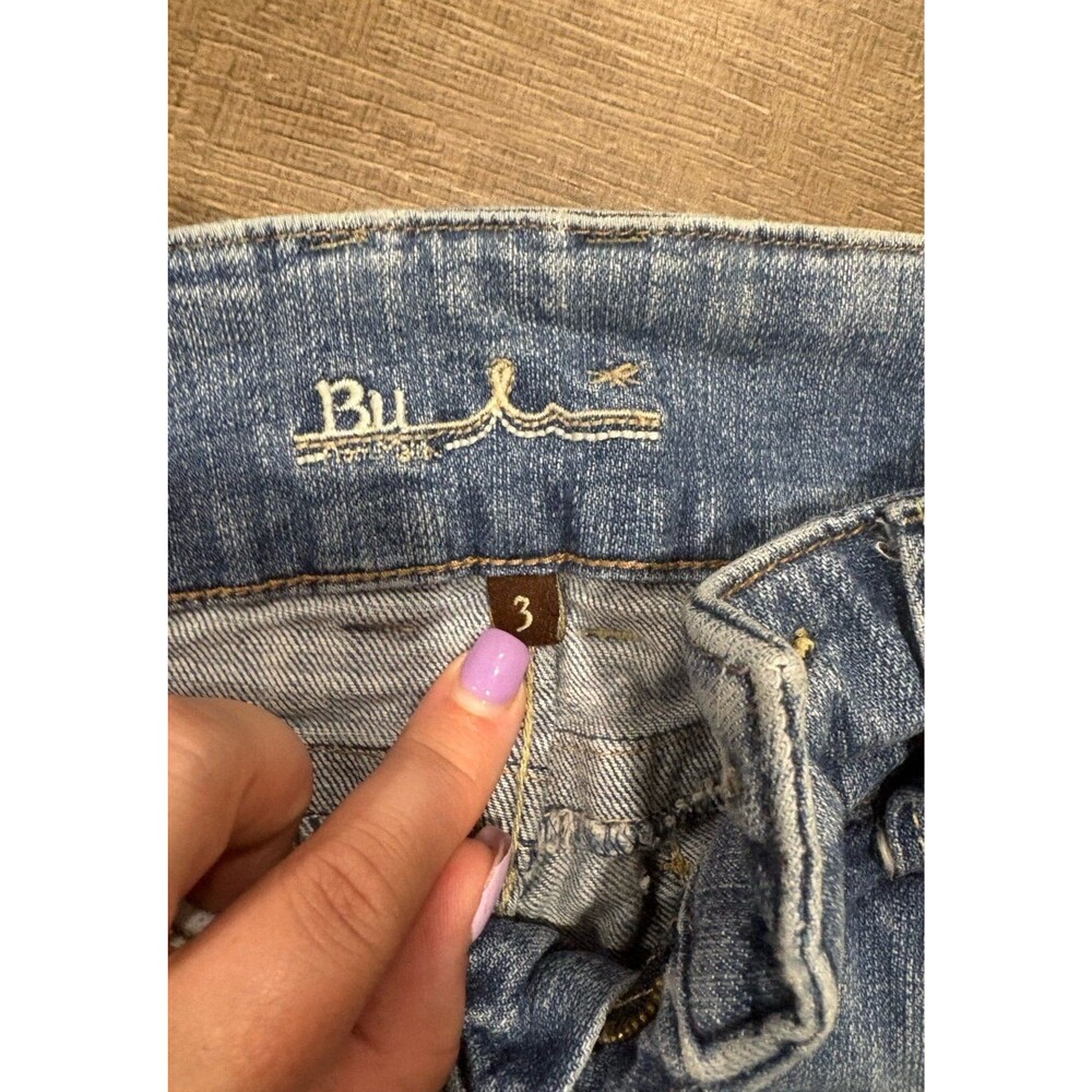 Shorts - Picture 3 of 5